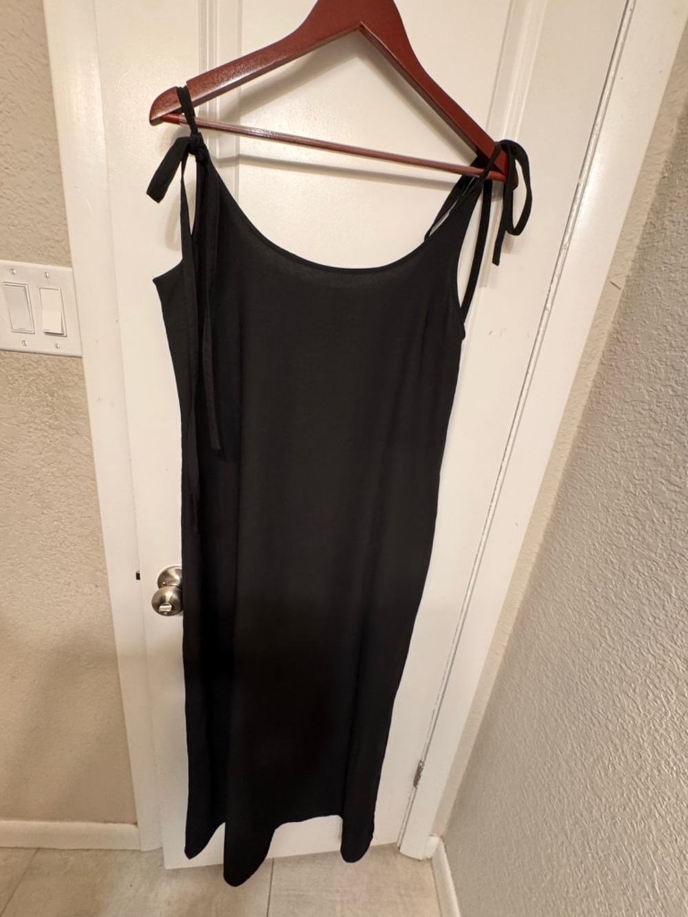 Lulu's Black Tie-Shoulder Midi Slip Dress